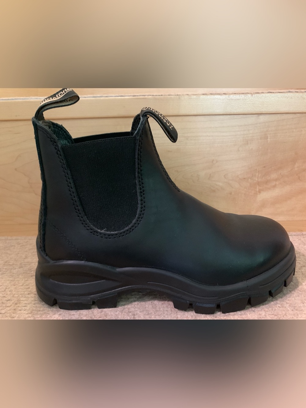 Blundstone Lug Chelsea Boot Black | Women’s 8.5 (US) - Picture 4 of 14